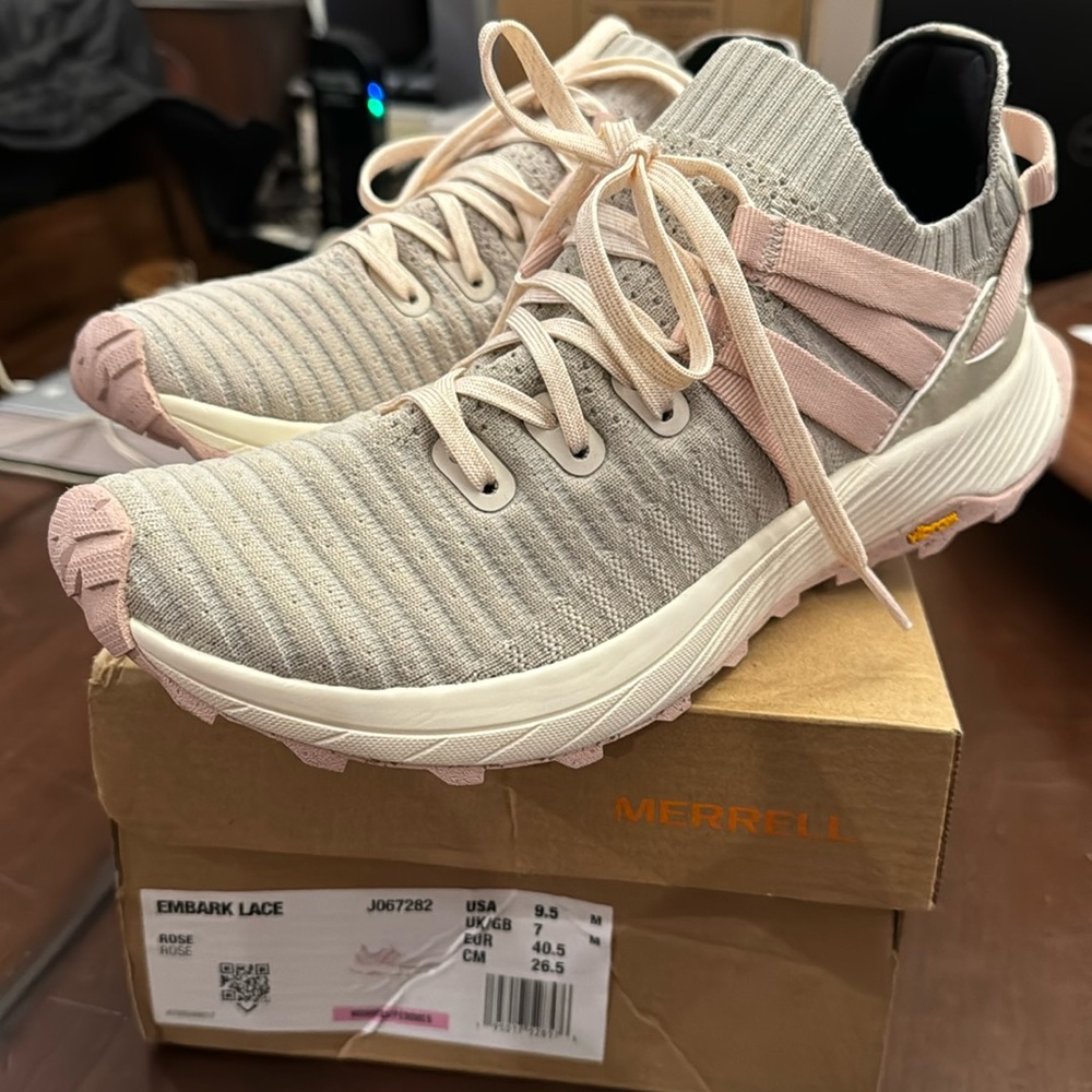 New Merrell Women’s Embark Lace sneaker in Rose size 9.5